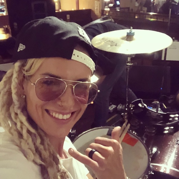 Meet your Posher, Elisa - Picture 1 of 1